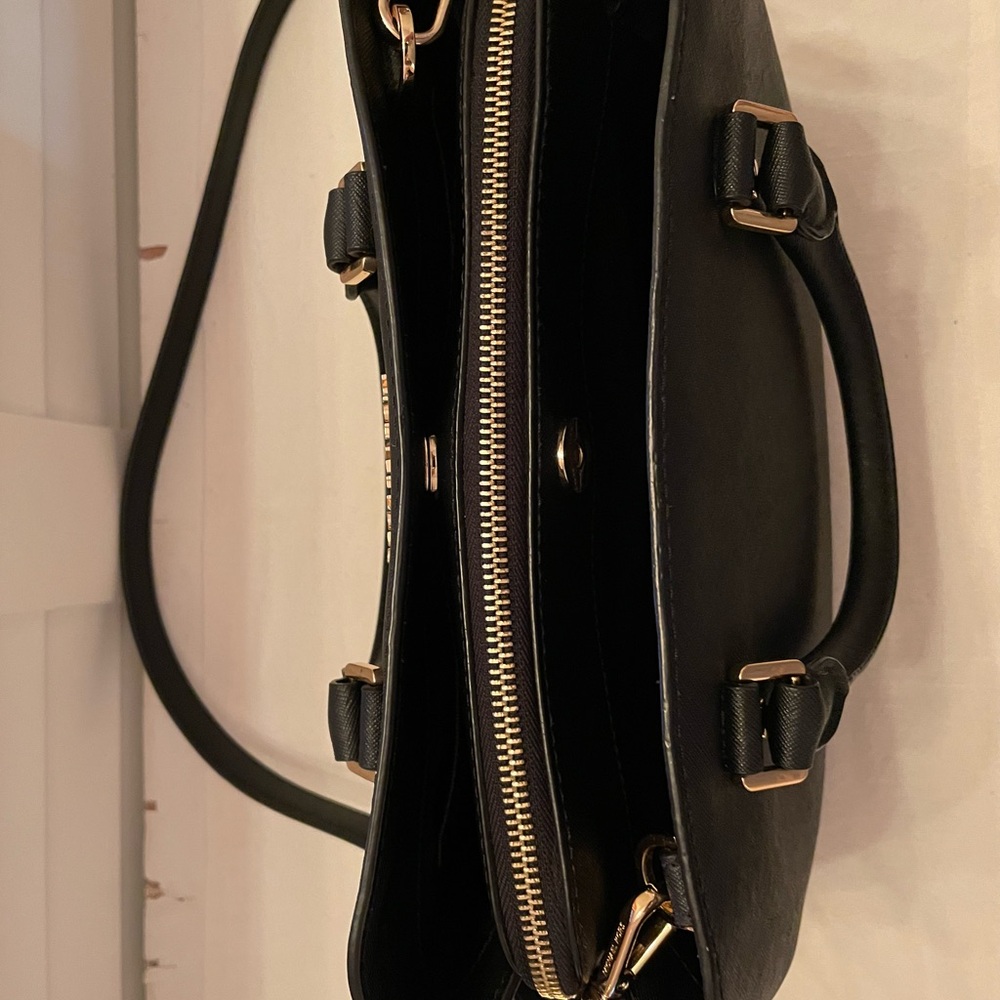 Michael Kors purse. - Picture 3 of 6